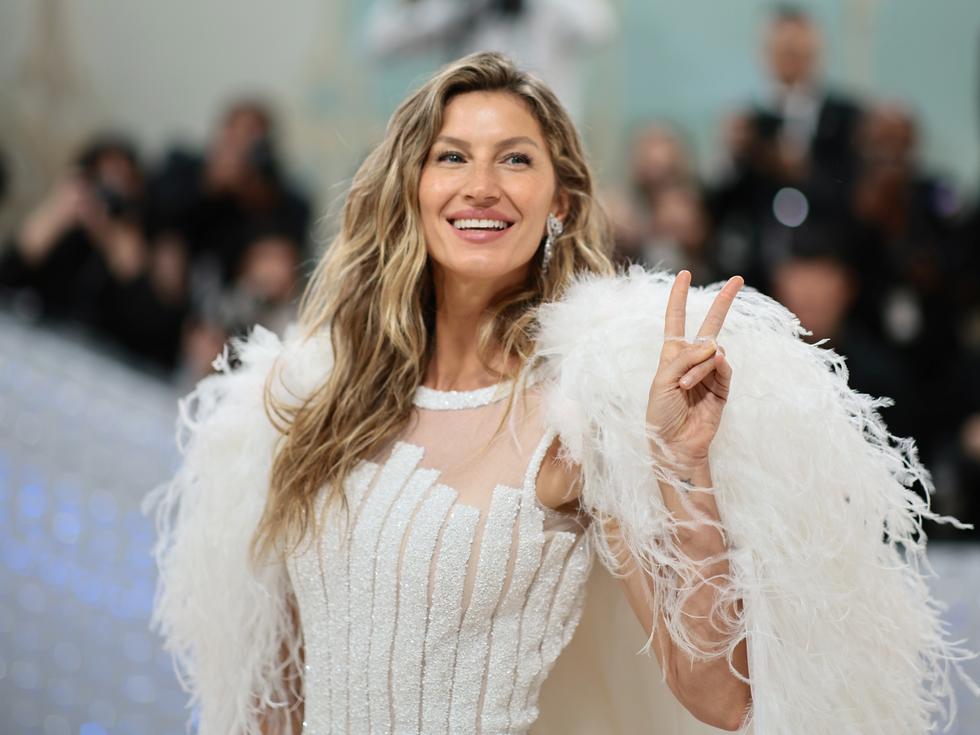 Жизел Бюндхен се завърна изненадващо при Victoria’s Secret след 20 години и загатна за ново начало