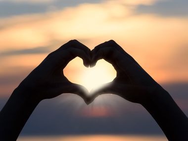 Как да разпознаете огледалната си душа: изпепеляваща връзка с пламък-близнак