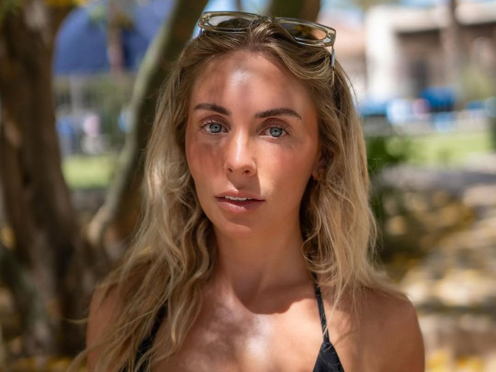 Бившият на Бони Блу излиза с нейна близка приятелка