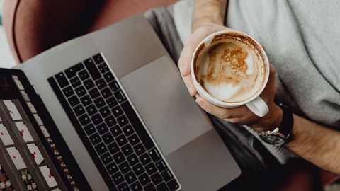 Все повече хора използват изкуствен интелект за ежедневни задачи от