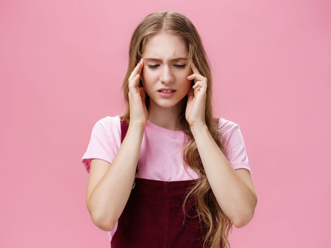 Мигрената: Какво казва науката отвъд митовете и бабините лекове
