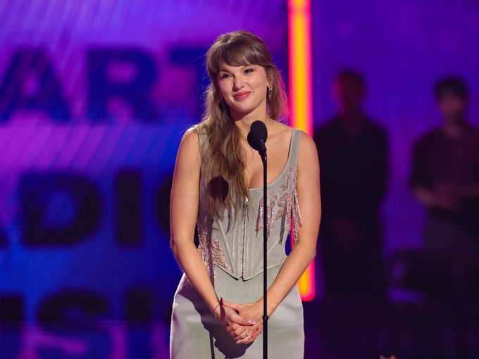 Тейлър Суифт под прикритие: милиони за нова самоличност и бягство от любопитните погледи