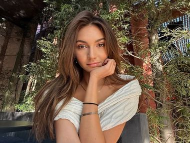 Изпуснат полет, но не и щури моменти: Как Роси от "Ергенът" превърна неприятния момент в личен празник