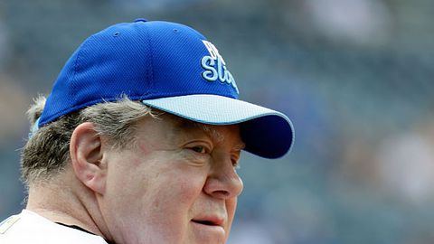 Джордж Уент известен с ролята на симпатичния обичащ бирата редовен