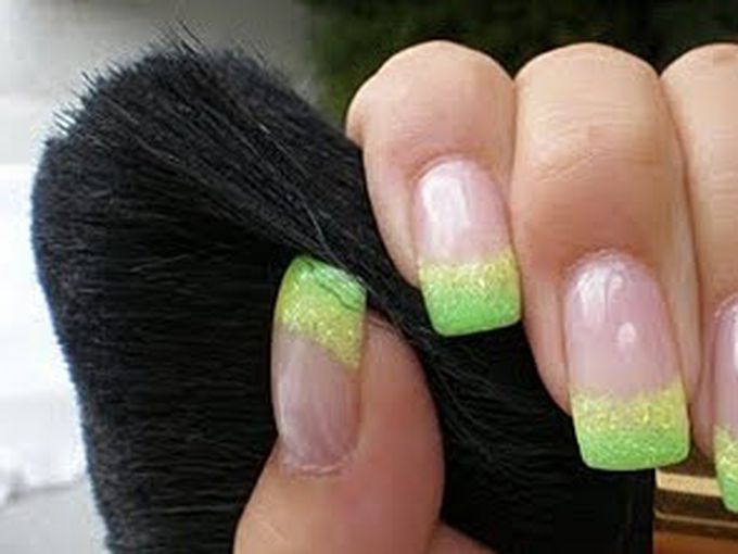 Цветен френски маникюр