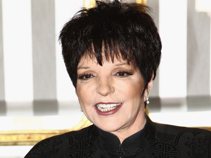 Лайза Минели се блъсна в кучето си и си счупи крака на три места