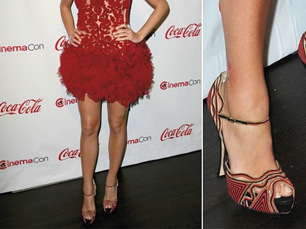 Метални верижки и кожа от Brian Atwood