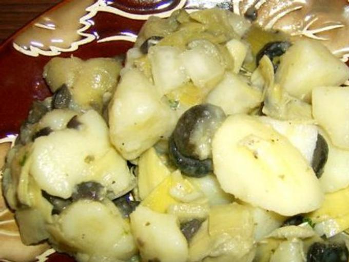 Салата с червени домати, маслини "Каламата" и артишок