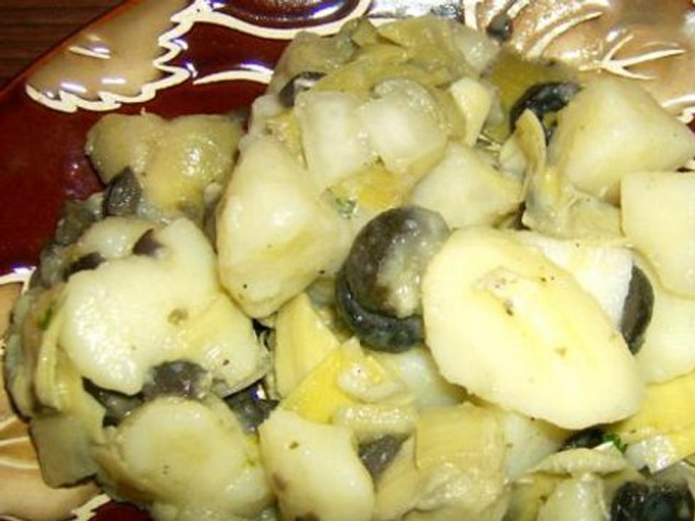 Салата с червени домати, маслини "Каламата" и артишок