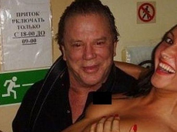 Мики Рурк награби стриптизьорка