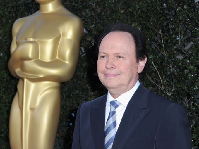 Били Кристъл ще замести Еди Мърфи на Оскарите