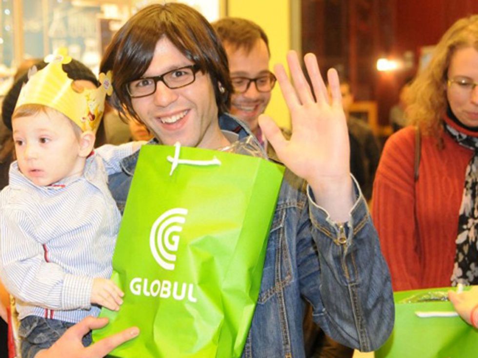 GLOBUL раздава подаръци за Коледа