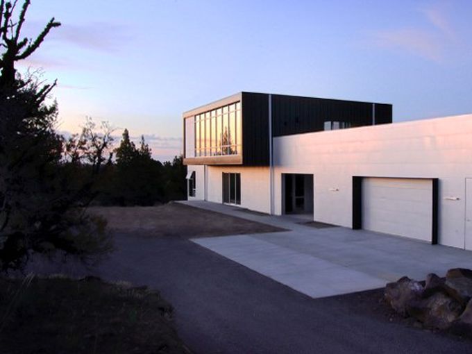 Пълно уединение: Whitten House