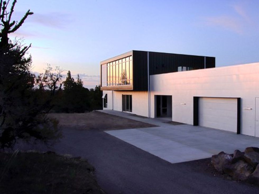 Пълно уединение: Whitten House