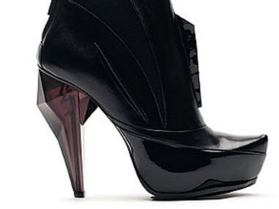 Тежък футуризъм от Raphael Young