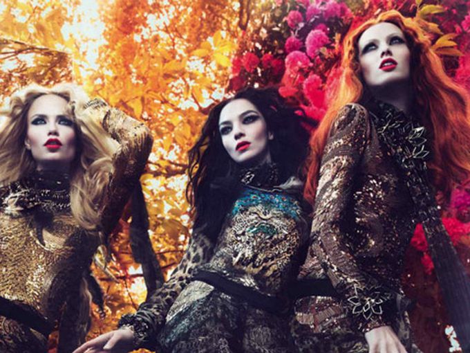 Завладяваща есенна рекламна кампания от Roberto Cavalli