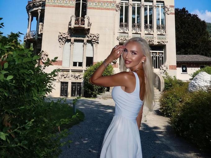 Dolce Vita: Жасмин Маджид събира тен край езерото Комо (Снимки)