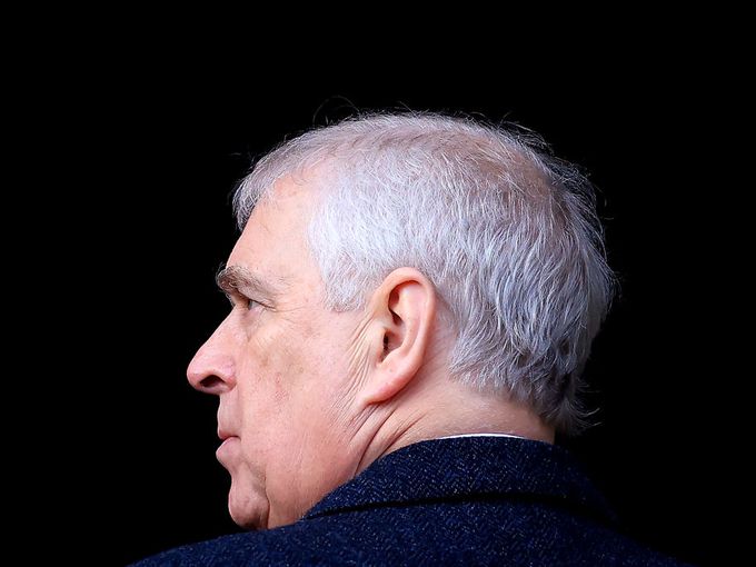 Унижения, мания за величие и тежка сексуална зависимост: Изкривеният живот на принц Андрю зад затворените врати