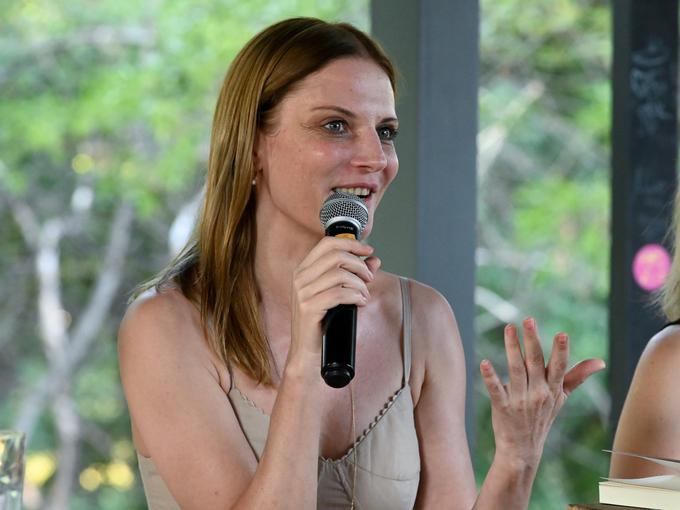 Теодора Духовникова за трудните избори: Защо актрисата на два пъти обръща гръб на сцената
