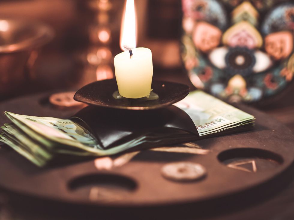 Жена почина при странни обстоятелства: Ходила при екзорсист, твърдят близките ѝ