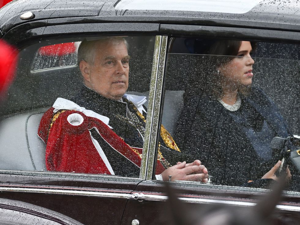 Британската корона обмисля да изключи принц Андрю от линията за наследяване на трона