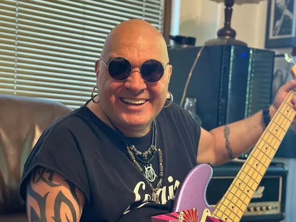 Дъщерята на Фънки - красавица с поп-фолк визия (снимки)