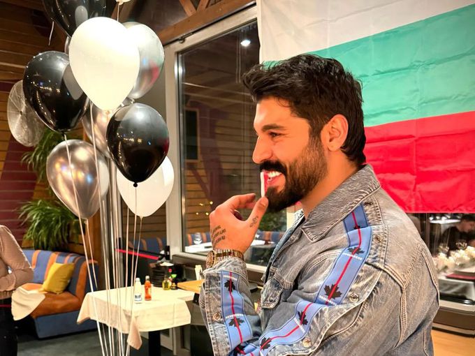 Фики: „Щях да преотстъпя песента на Мира“