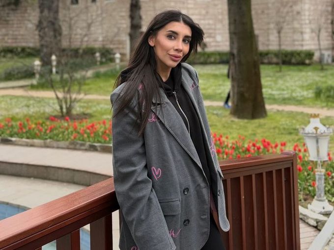 Виктория от "Ергенът" притесни феновете си със снимка от болница