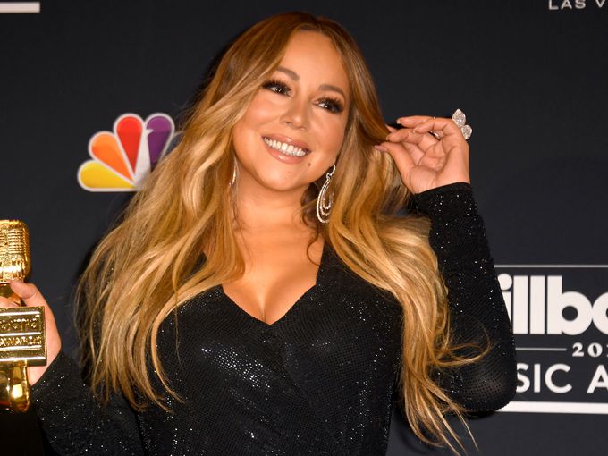 Секси тоалети и пищни деколтета на наградите "Билборд" (Галерия)