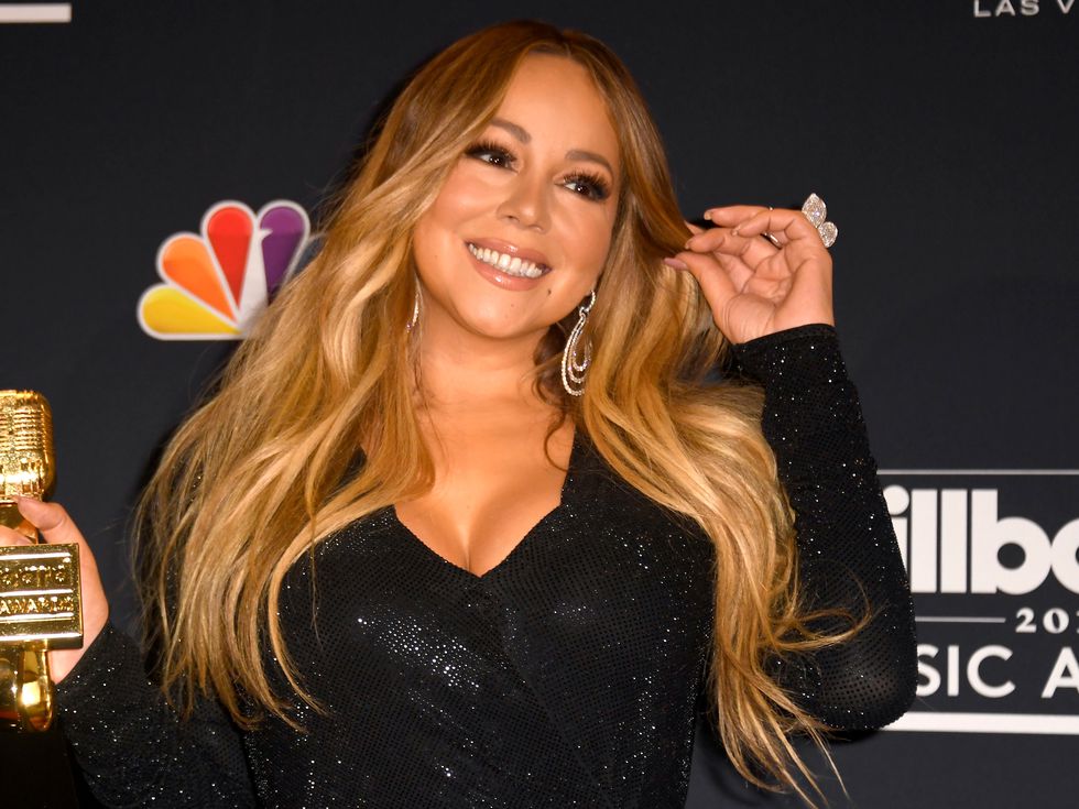 Секси тоалети и пищни деколтета на наградите "Билборд" (Галерия)