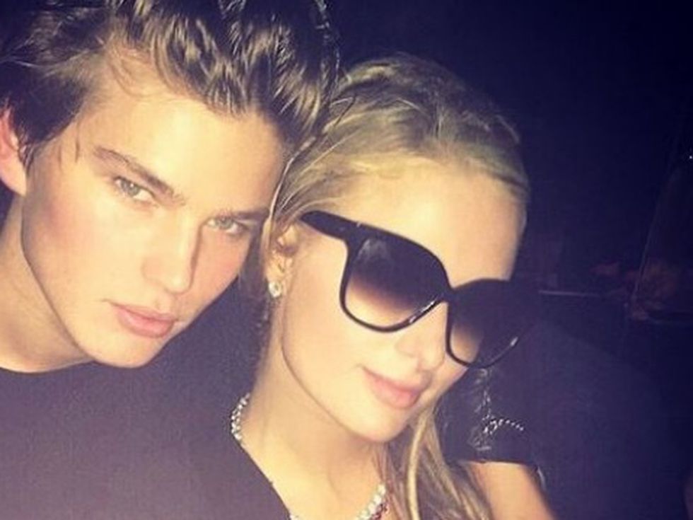 Парис Хилтън излиза с 18-годишен модел