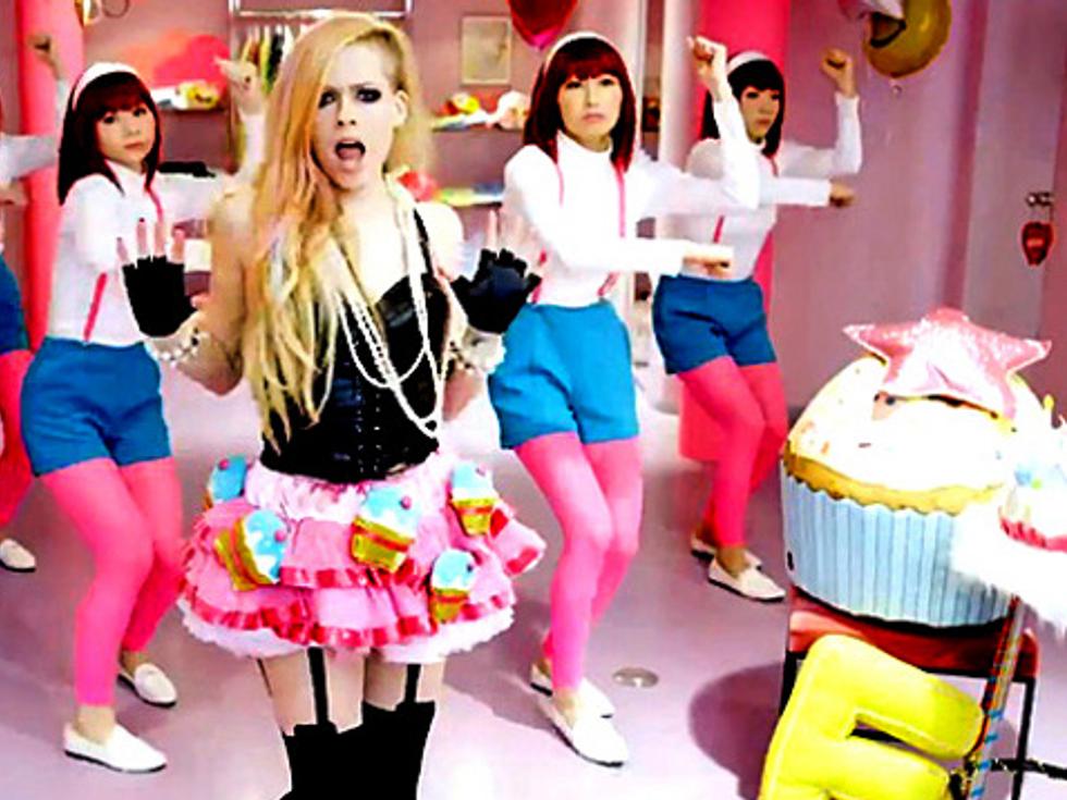 Аврил шокира фенове с клипа си Hello Kitty