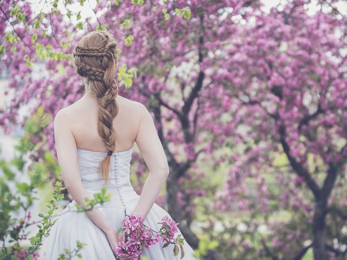 Гергьовден е! Посрещаме утрото с китка здравец и цъфнала клонка