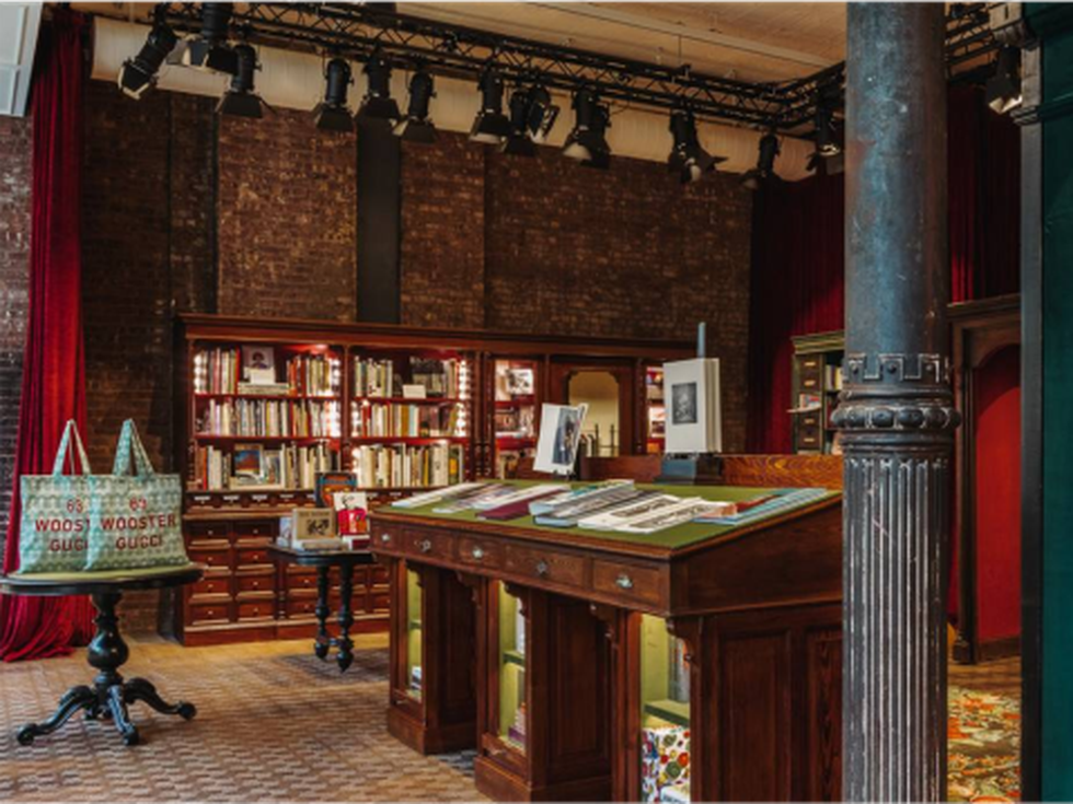 Gucci откри книжарница, която е SO GUCCI!