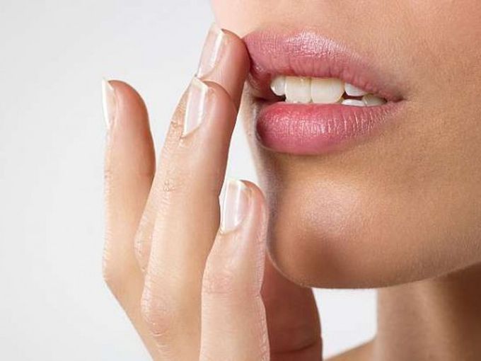 Мед и ленено семе при напукани устни