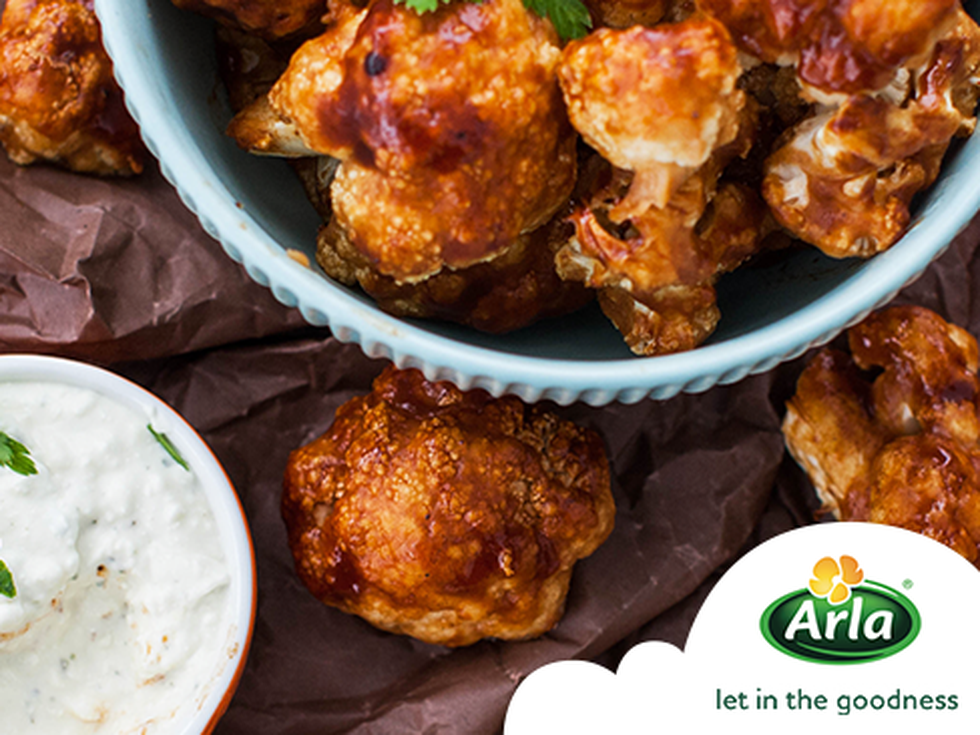 Карфиол с пушен BBQ сос и сос от крем сирене