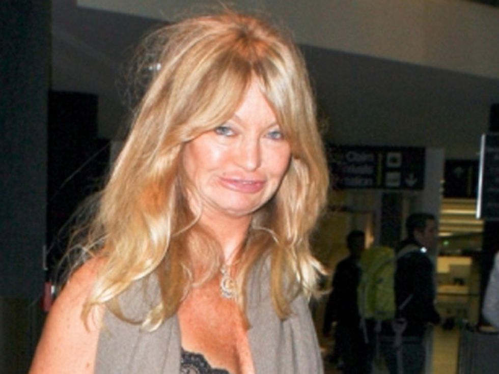 Голди Хоун се обезобрази!