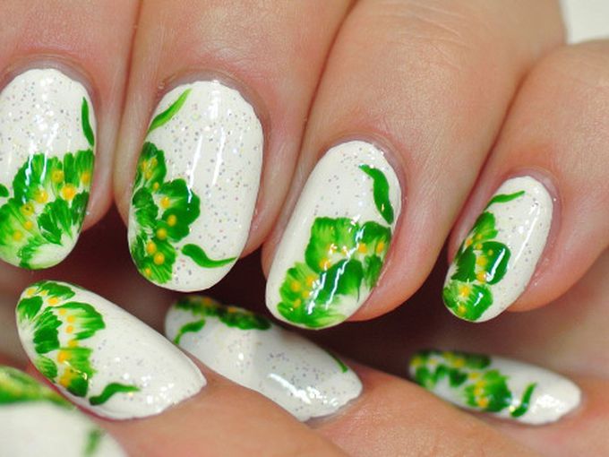 Красив летен маникюр