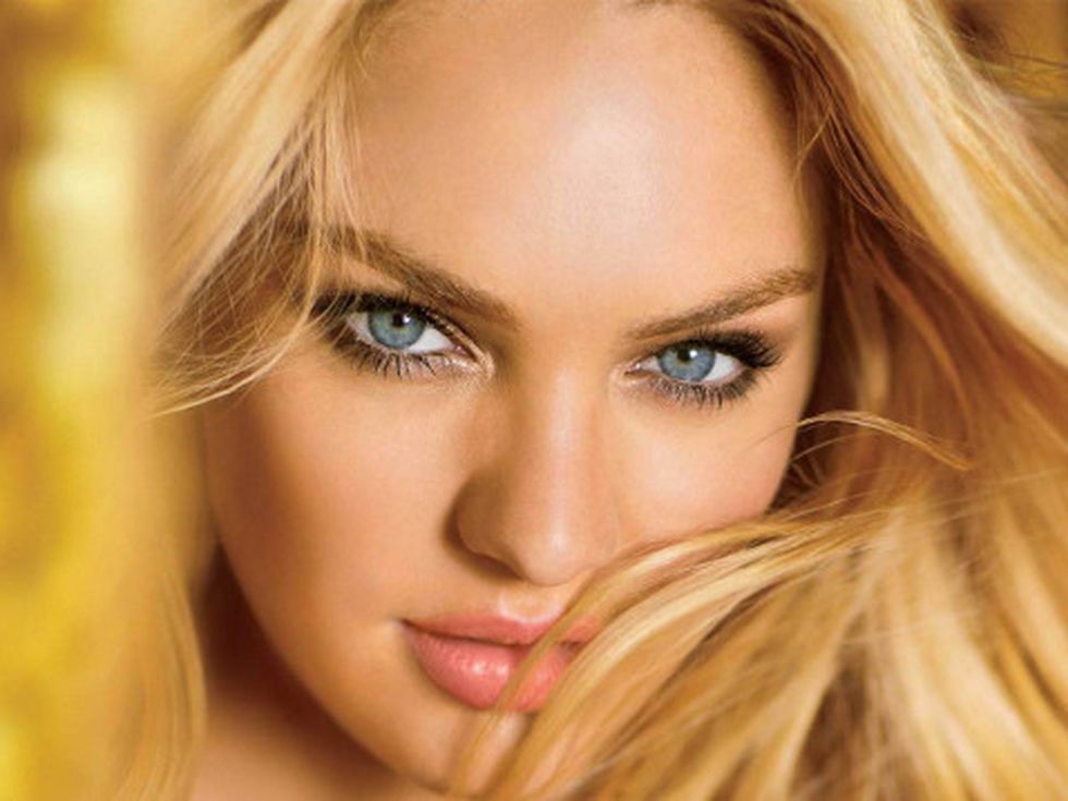 Кандис представя скъпоценния сутиен на Victoria's Secret