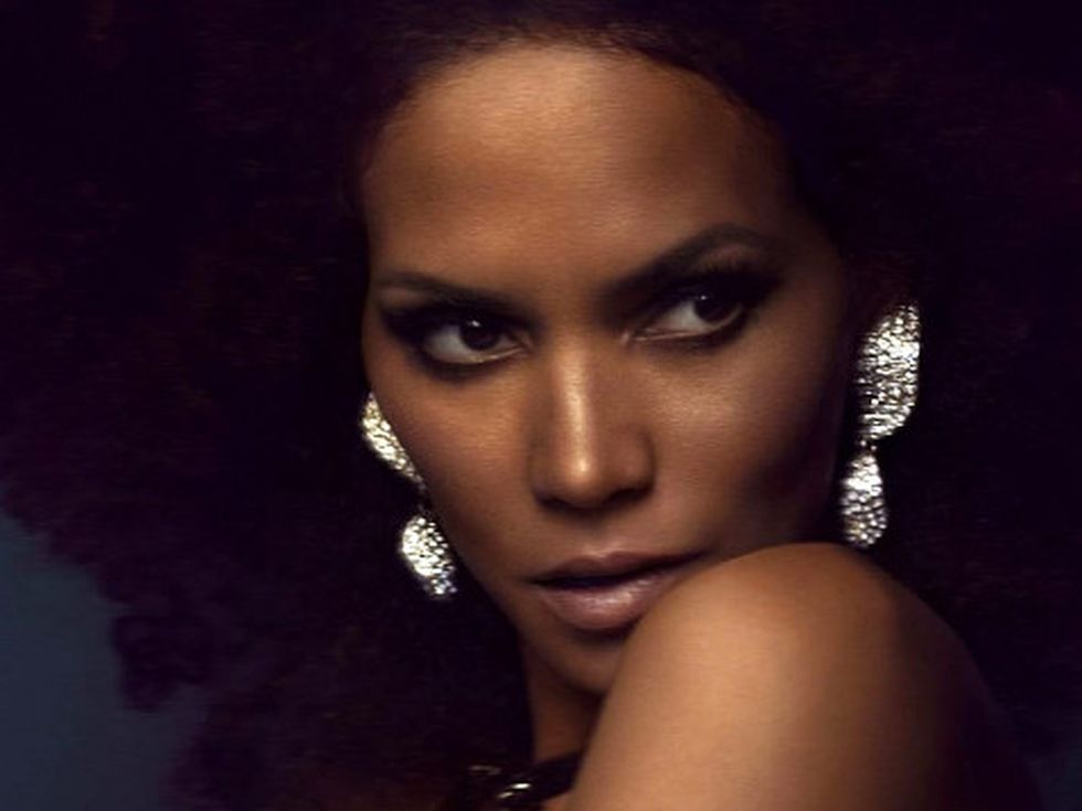 Хали Бери с ефектна винтидж визия