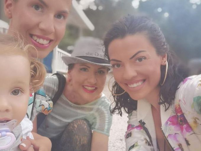 Илиана Раева разпуска в Гърция (снимки)