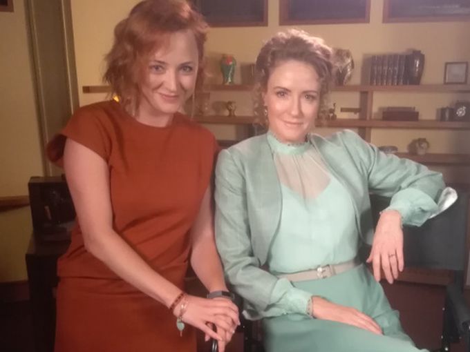 Цяло съзвездие знаменитости застава пред камерата на Стаси Айви