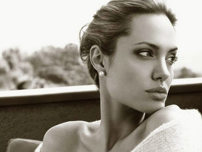 Анджелина се чувства като тигър в клетка