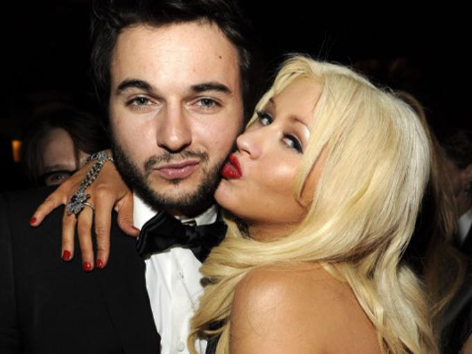 Кристина Агилера се сгоди