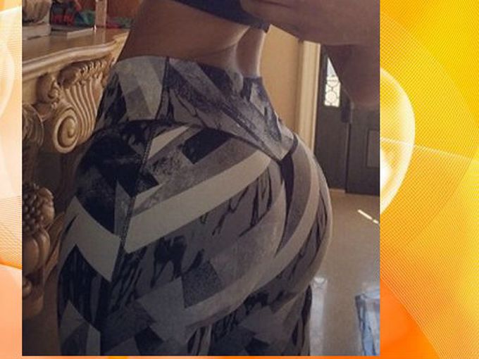 Чие е това дупе?