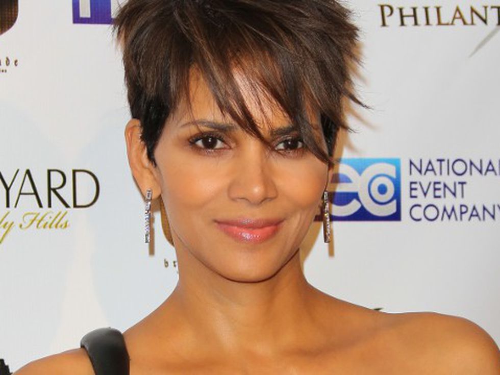 Хали Бери плаши с развод