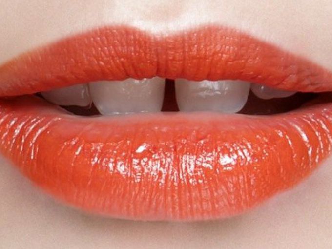 Горещо и модерно: Оранжевото червило