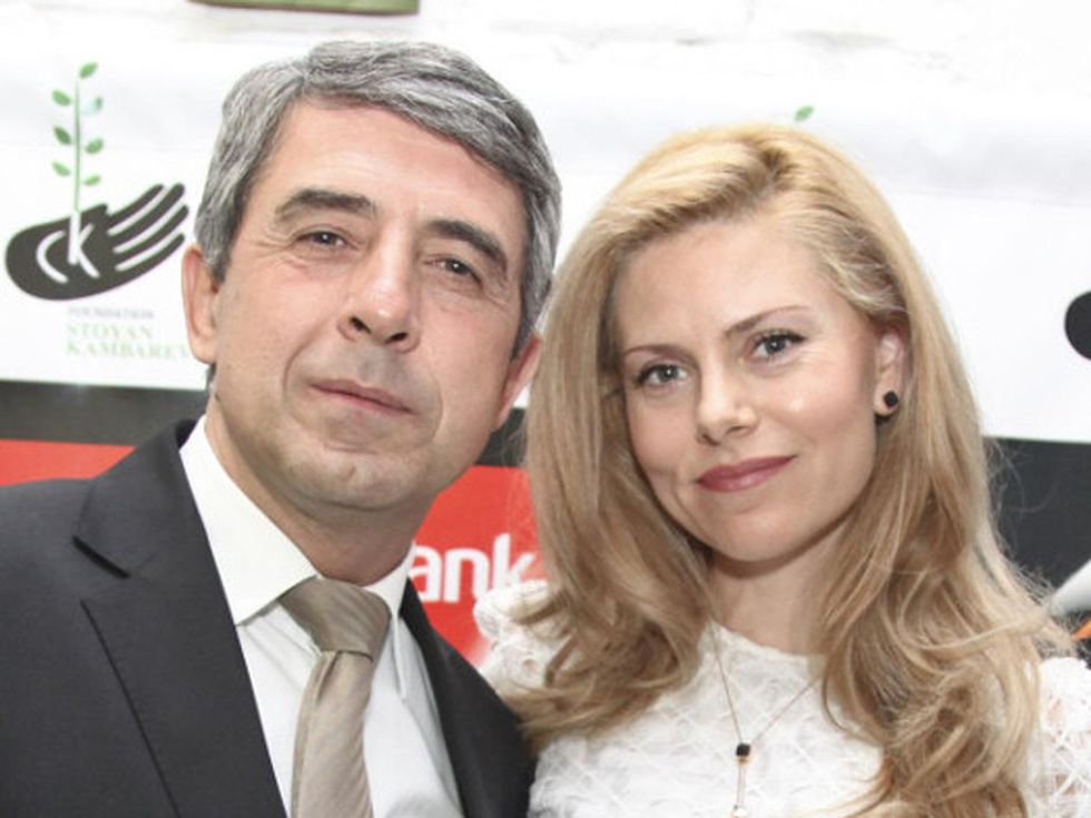 Деси Банова отлага сватбата си