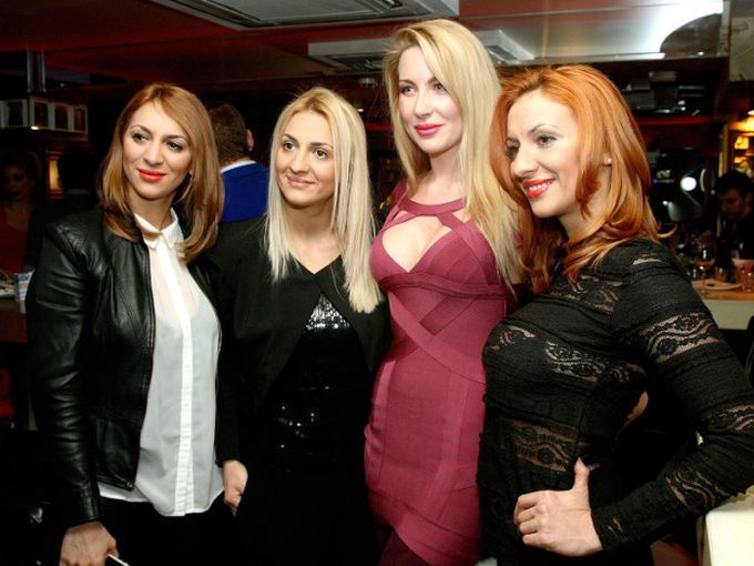 Тризначките и Антония сред сексбомбите на 2013