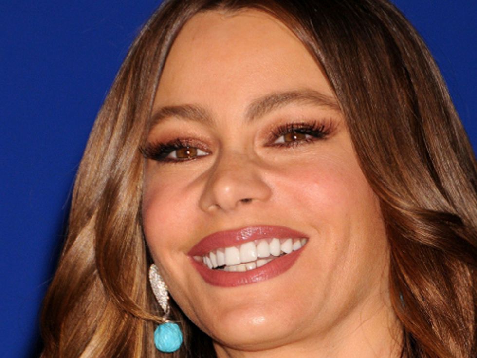 София Вергара рекламира шампоан против пърхот